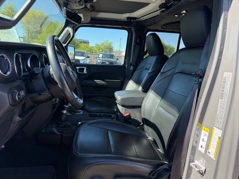 Used 2019 Jeep Wrangler Unlimited Sahara AWD/4WD image 12