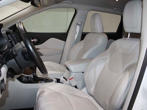Used 2021 Jeep Cherokee Latitude Lux w/ Comfort/Convenience Group FWD image 13