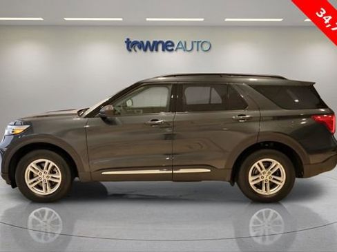 Used 2023 Ford Explorer XLT image 3
