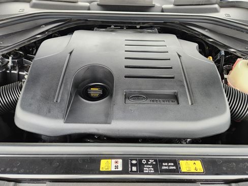 Used 2025 Land Rover Range Rover Sport SE AWD/4WD image 9