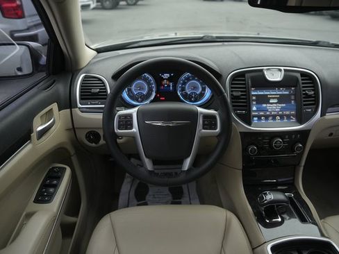 Used 2014 Chrysler 300 image 21