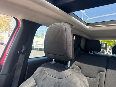 Used 2018 Jeep Renegade Altitude AWD/4WD image 42