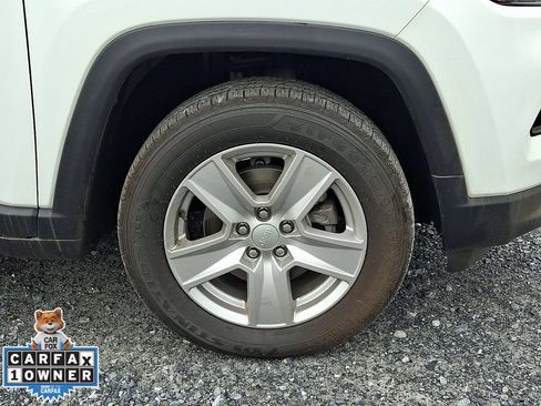 Used 2022 Jeep Compass Latitude AWD/4WD image 11