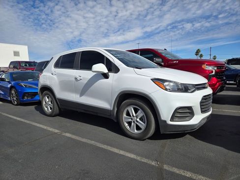 Used 2020 Chevrolet Trax LS w/ LPO, Cargo Package FWD image 1