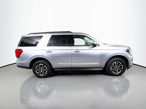 Used 2024 Ford Expedition XLT image 3