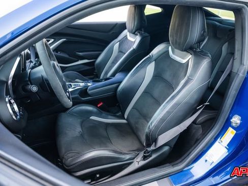Used 2019 Chevrolet Camaro SS RWD image 5