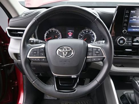 Used 2020 Toyota Highlander LE image 5