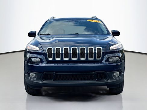 Used 2018 Jeep Cherokee Latitude Plus w/ Cold Weather Group AWD/4WD image 17