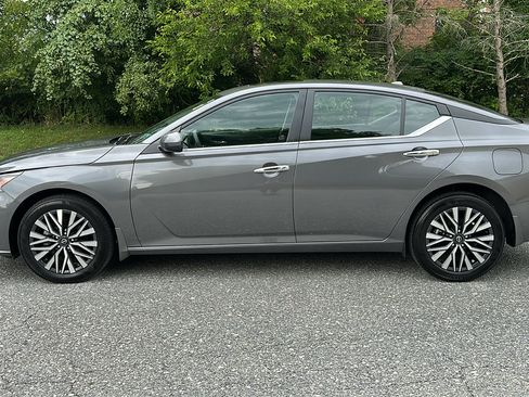 Certified 2024 Nissan Altima 2.5 SV w/ SV Premium Package AWD/4WD image 28