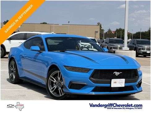 Used 2025 Ford Mustang Coupe RWD image 2