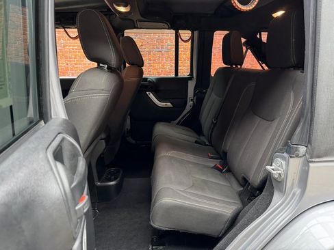 Used 2017 Jeep Wrangler Unlimited Sahara w/ Connectivity Group image 21