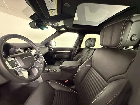 Used 2024 Land Rover Discovery Dynamic SE AWD/4WD image 13