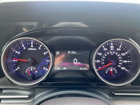 Used 2023 Kia Carnival EX image 7