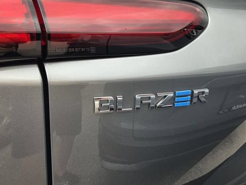 Used 2024 Chevrolet Blazer EV LT AWD/4WD image 4