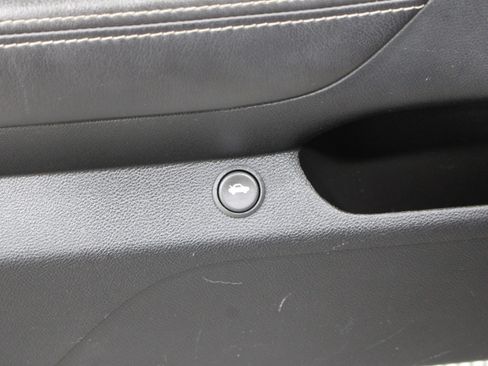 Used 2010 Chevrolet Camaro SS RWD image 9