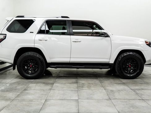 Used 2022 Toyota 4Runner SR5 Premium image 10