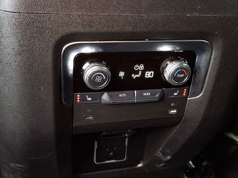 Used 2025 GMC Yukon XL Elevation image 13