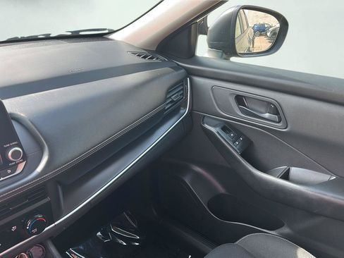 Used 2025 Nissan Rogue S AWD/4WD image 17