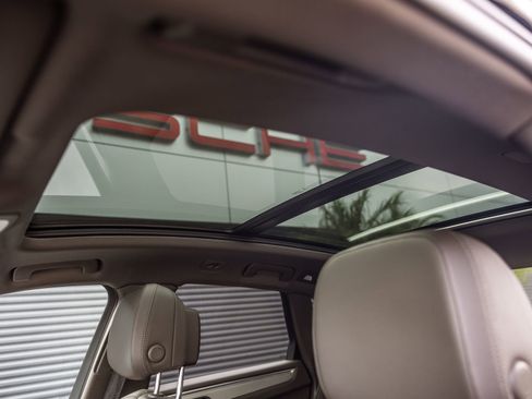 Certified 2023 Porsche Macan AWD/4WD image 15