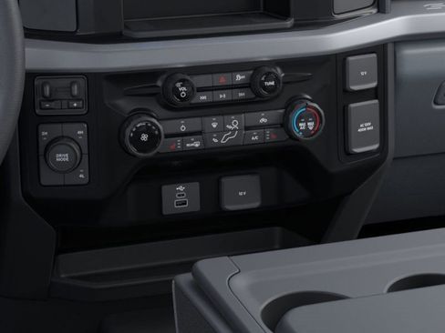 New 2025 Ford F550 4x4 Crew Cab w/ XLT Value Package image 15