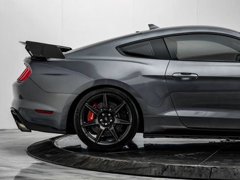 Used 2021 Ford Mustang Shelby GT500 w/ Carbon Fiber Track Pack RWD image 26