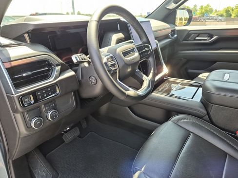 Used 2025 GMC Yukon Denali RWD image 16