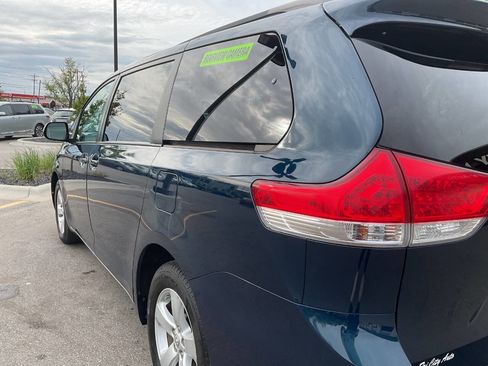Used 2011 Toyota Sienna LE w/ Preferred Pkg FWD image 5