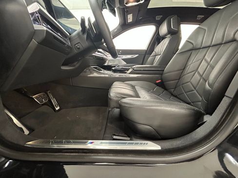 Used 2023 BMW 760i xDrive w/ Executive Package image 31