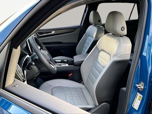 Used 2025 Volkswagen Atlas Cross Sport SEL R-Line image 15