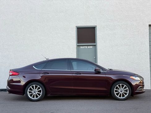 Used 2017 Ford Fusion SE w/ Fusion SE Technology Package image 6