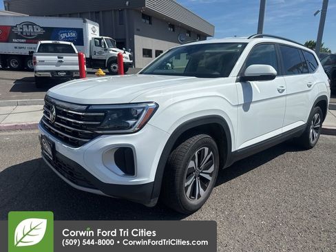 Used 2024 Volkswagen Atlas SE AWD/4WD image 4