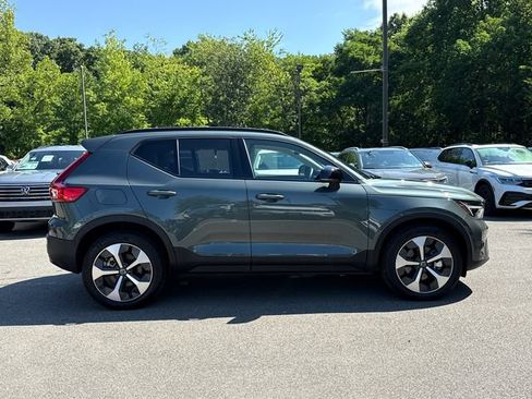Used 2026 Volvo XC40 B5 Plus AWD/4WD image 3