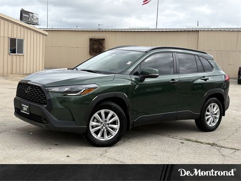 Used 2023 Toyota Corolla Cross LE image 1