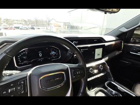 Used 2024 GMC Sierra 3500 Denali w/ Denali Reserve Package AWD/4WD image 4