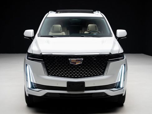 Used 2024 Cadillac Escalade Premium Luxury AWD/4WD image 6
