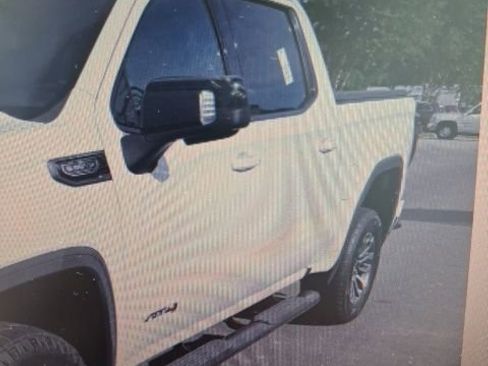 Used 2021 GMC Sierra 1500 AT4 w/ AT4 Value Package AWD/4WD image 2