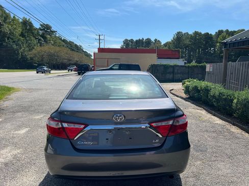 Used 2017 Toyota Camry LE image 6