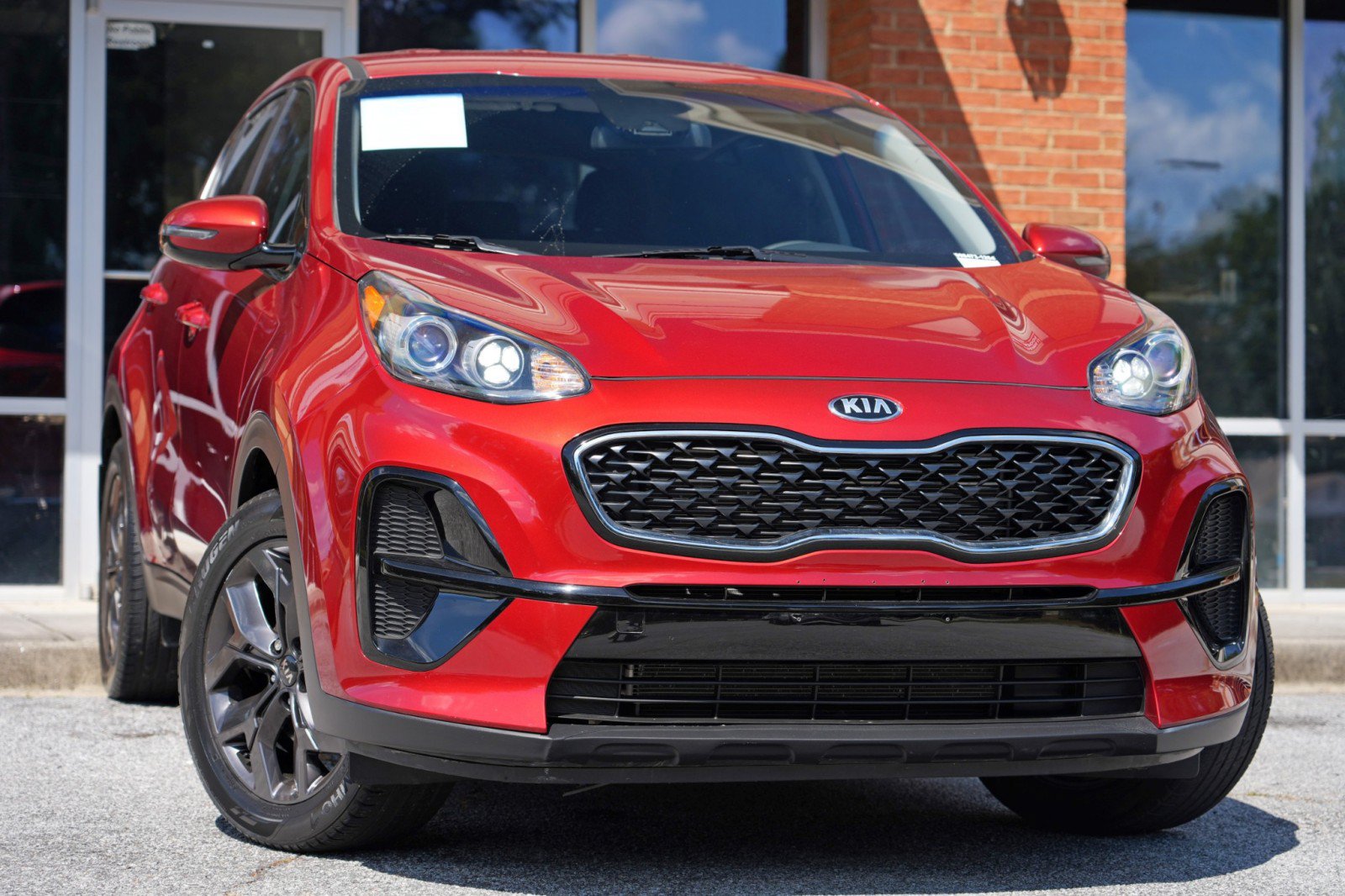 Used 2022 Kia Sportage LX w/ LX FWD Value Edition Package image 2