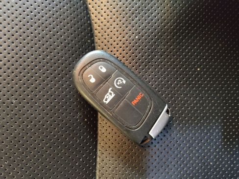 Used 2021 Jeep Cherokee Latitude Lux w/ Comfort/Convenience Group image 32