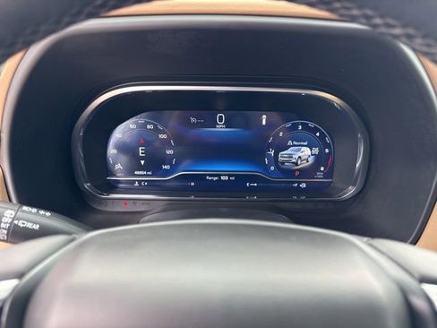 Used 2024 Chevrolet Suburban Premier w/ Premium Package AWD/4WD image 15