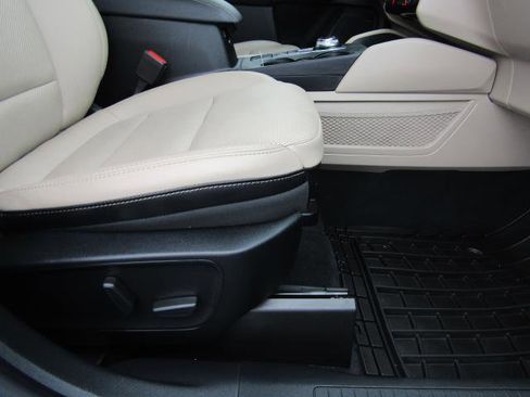 Certified 2021 Ford Escape Titanium image 9