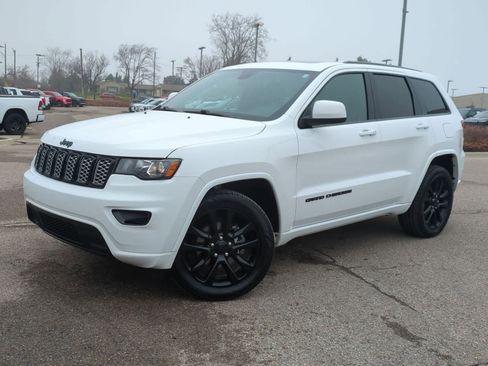 Used 2020 Jeep Grand Cherokee Altitude image 1