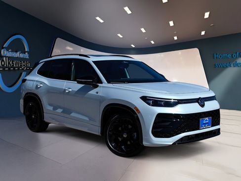 New 2026 Volkswagen Tiguan SE R-Line FWD image 2
