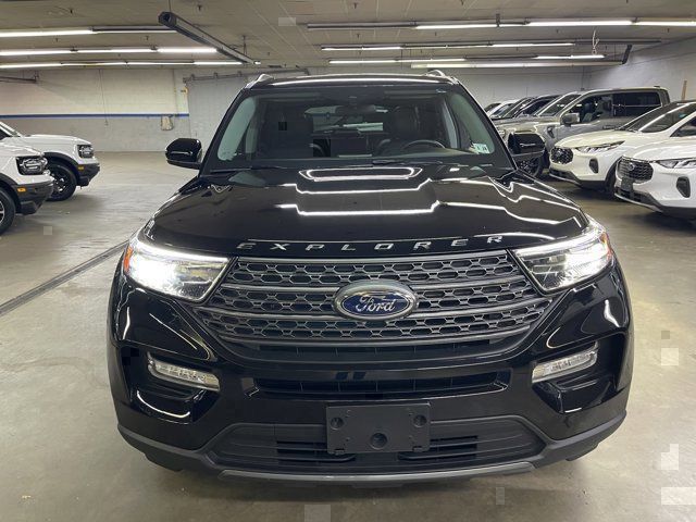 Certified 2022 Ford Explorer XLT w/ Equipment Group 202A AWD/4WD image 2