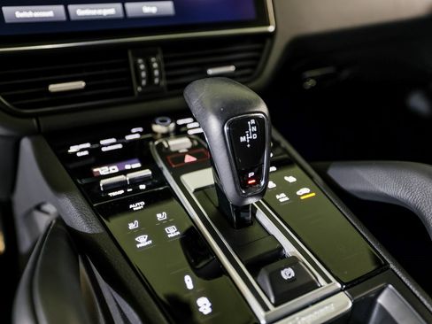 Certified 2023 Porsche Cayenne S Platinum image 19