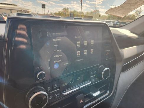 Used 2023 Toyota Highlander L image 16