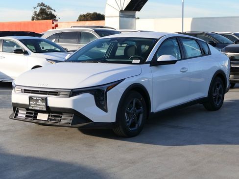 New 2025 Kia K4 LXS image 4