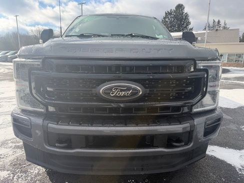 Used 2022 Ford F250 Lariat w/ Black Appearance Package image 9