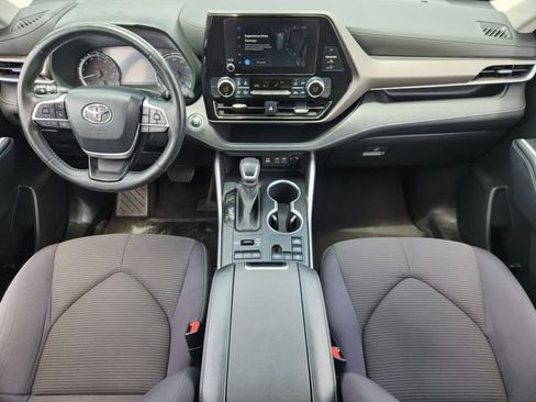Used 2023 Toyota Highlander LE AWD/4WD image 22