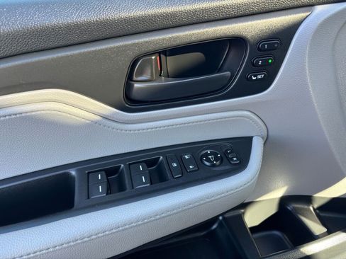 Used 2019 Honda Odyssey EX-L image 19